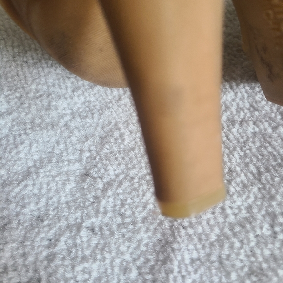 Micheal Kors tan heeled fur boots - Picture 8 of 11